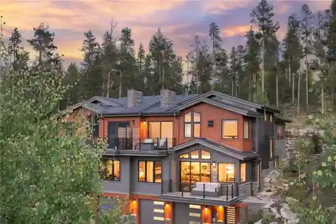 Exquisite Mountain Modern Retreat