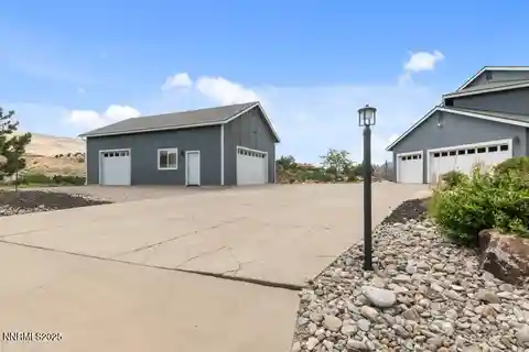 Beautiful Home on 2.5 Acres