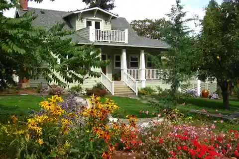 Award-Winning Historic Home with Guesthouse
