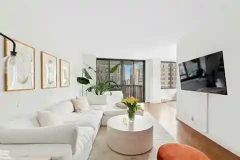 Stylish Rental in a Full-service Building