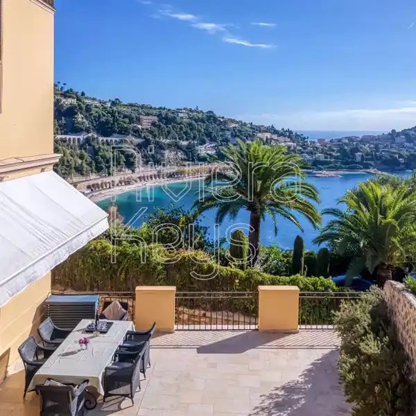 BRIGHT APARTMENT WITH HIGH-QUALITY MATERIALS AND REFINED FINISHES