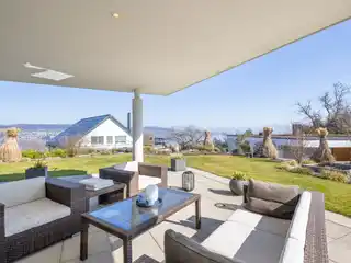 Wädenswil: Refined Living with Panoramic Views and Abundant Space