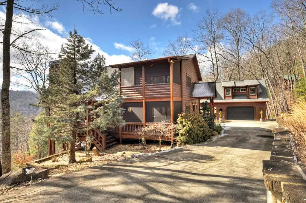 Immaculately Maintained Mountain Estate