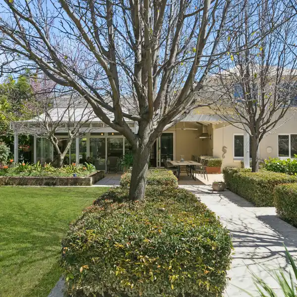 IMMACULATE HOME IN SOUGHT-AFTER COLLEGE PARK