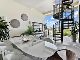 Unique Penthouse in Exclusive Glencoe