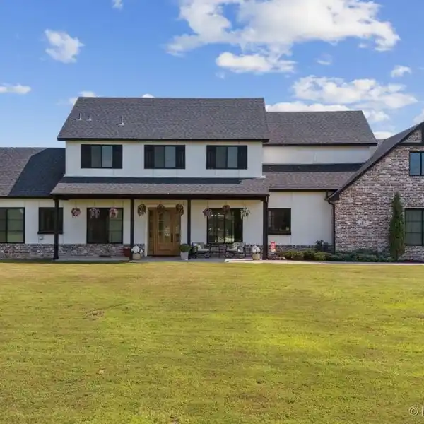 LUXURY MEETS NATURE IN SERENE HILLTOP ESTATE