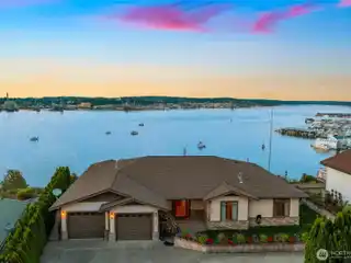 Beautiful View Home Overlooking Sinclair Inlet