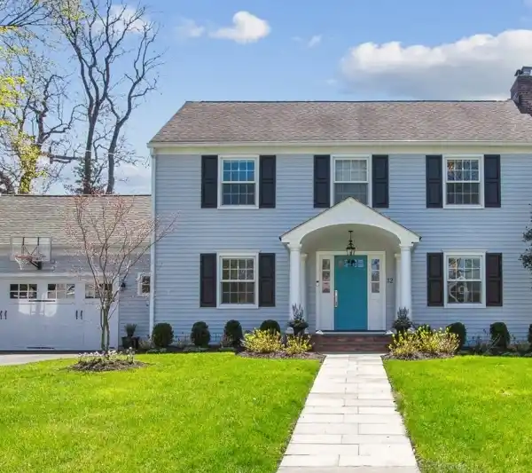 SOPHISTICATED CLASSIC COLONIAL