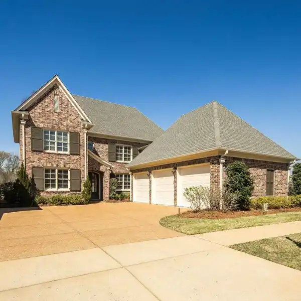 LAKE VIEW PROPERTY WITH ALL THE FEATURES