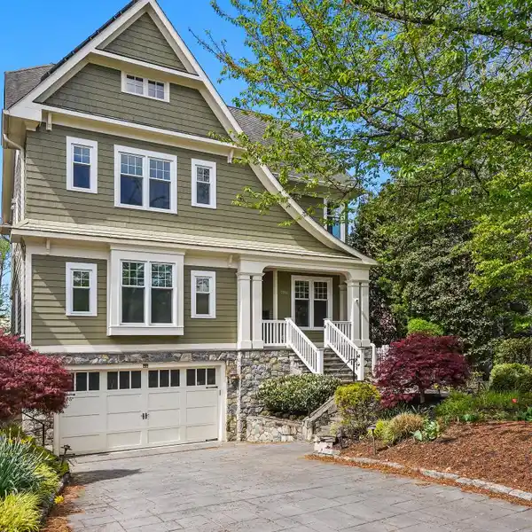 RARE BACKYARD RETREAT IN PRIME LOCATION