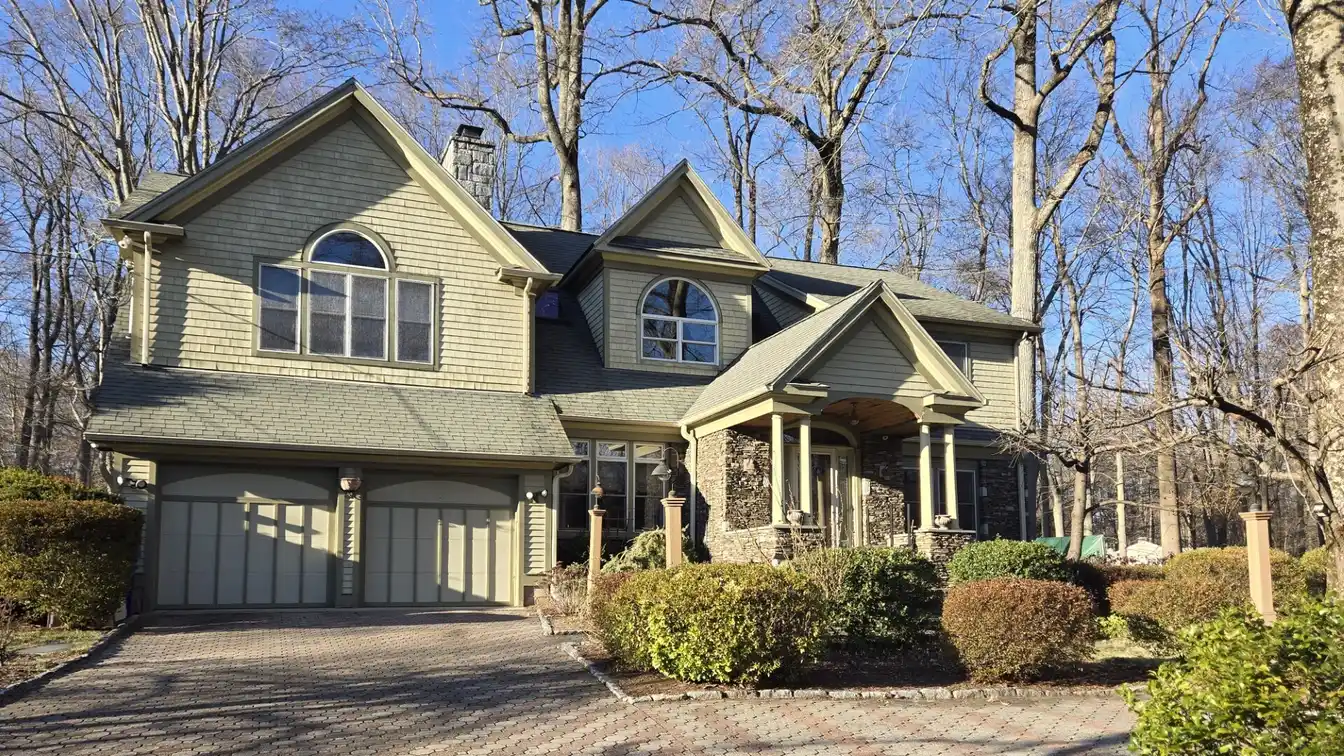 Dramatic 4-5 Bedroom Contemporary