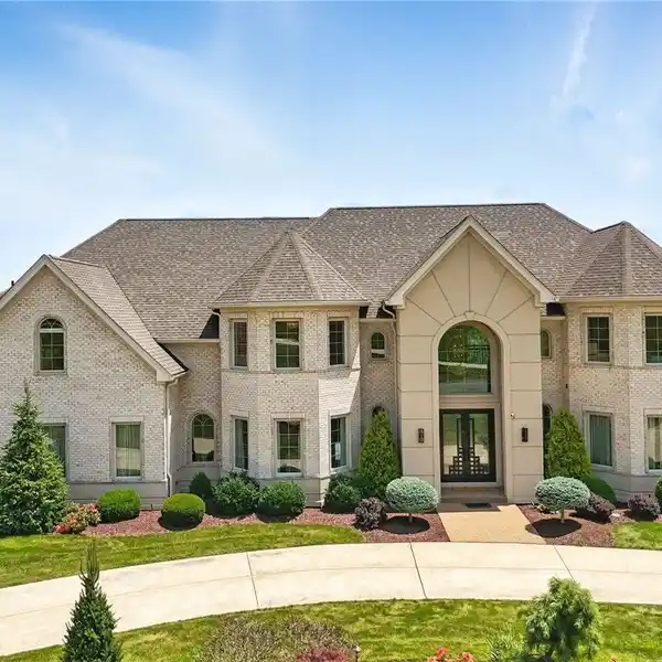 LUXURIOUS PRIVATE OASIS