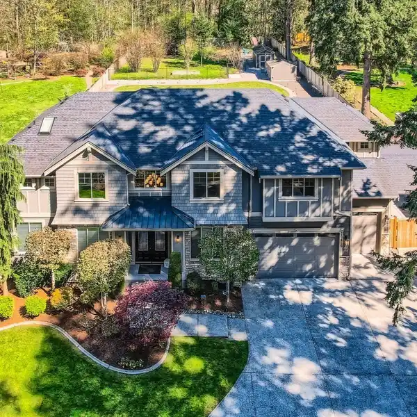 EXTRAORDINARY ESTATE HOME