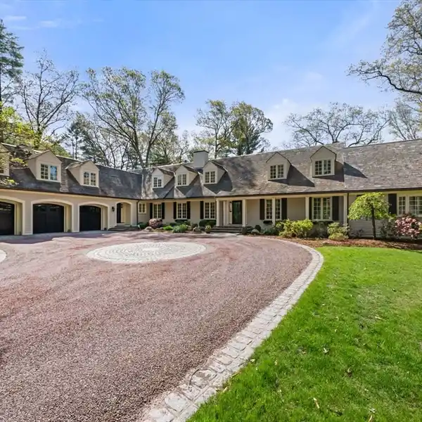 REFINED LIVING IN AN UNPARALLELED SETTING