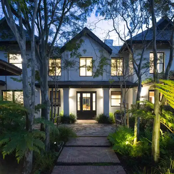 THE ULTIMATE IN CONTEMPORARY LIVING