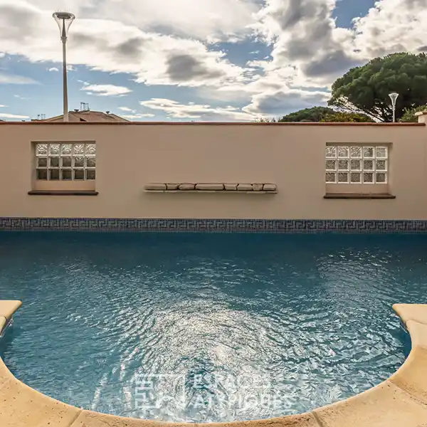 ARCHITECT-DESIGNED HOME AT THE FOOT OF THE CORBIERES MARITIMES