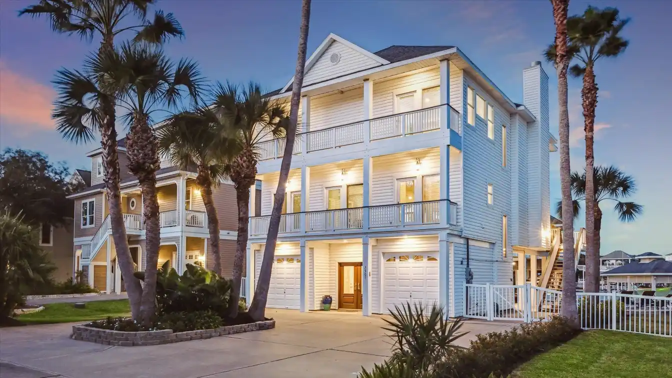 Dream Retreat in Prestigious Laffites Cove