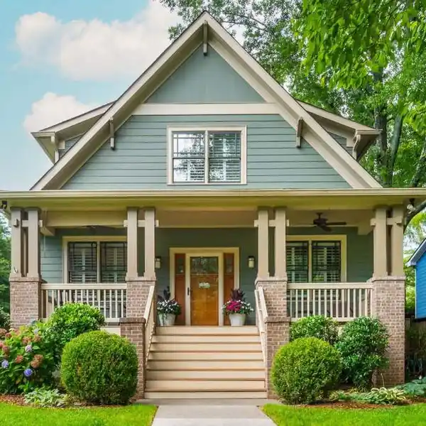 METICULOUSLY MAINTAINED CRAFTSMAN HOME