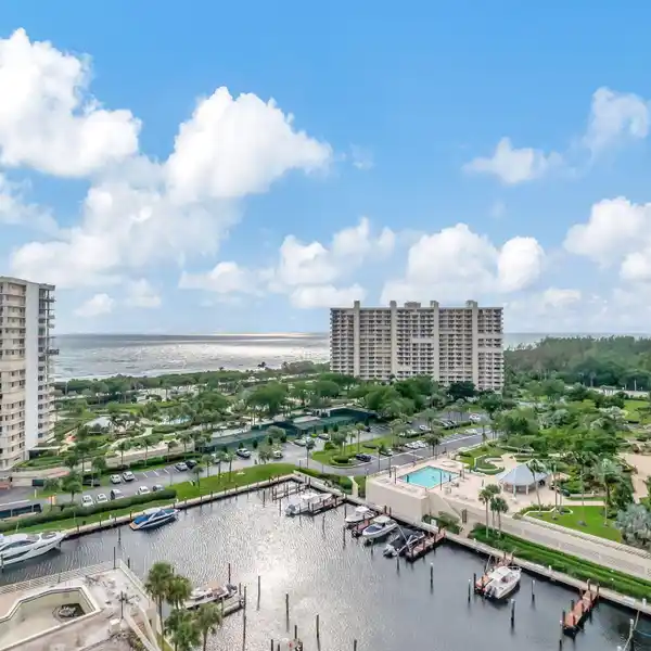 IMMACULATE HIGH-FLOOR TWO BEDROOM