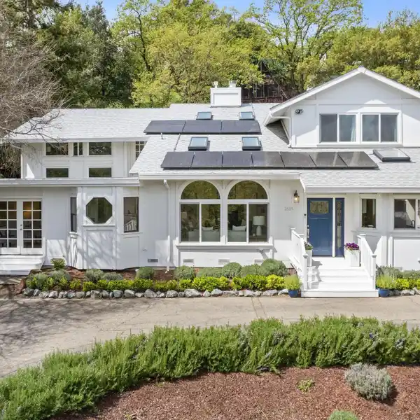 EXCEPTIONAL HOME IN A SERENE NEIGHBORHOOD