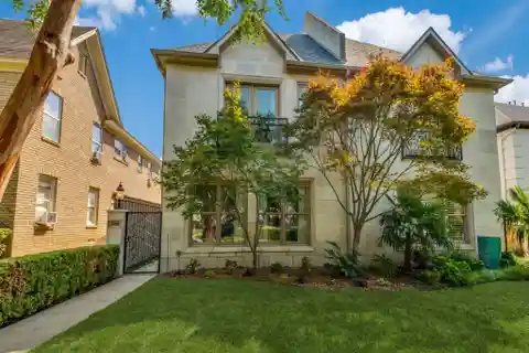 Bespoke Residence Showcasing Artful Design and Quality