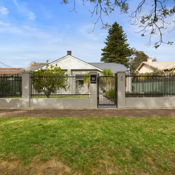 TIMELESS BUNGALOW ELEGANCE WITH MODERN LUXURY TOUCHES