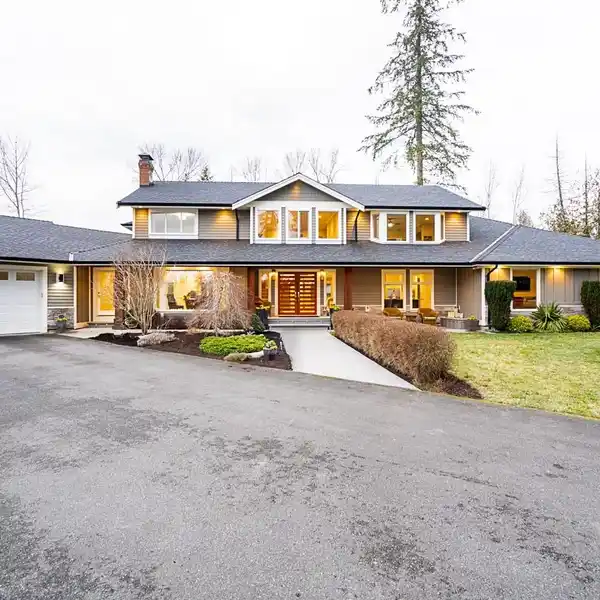 BREATHTAKING 8.39-ACRE COUNTRY ESTATE