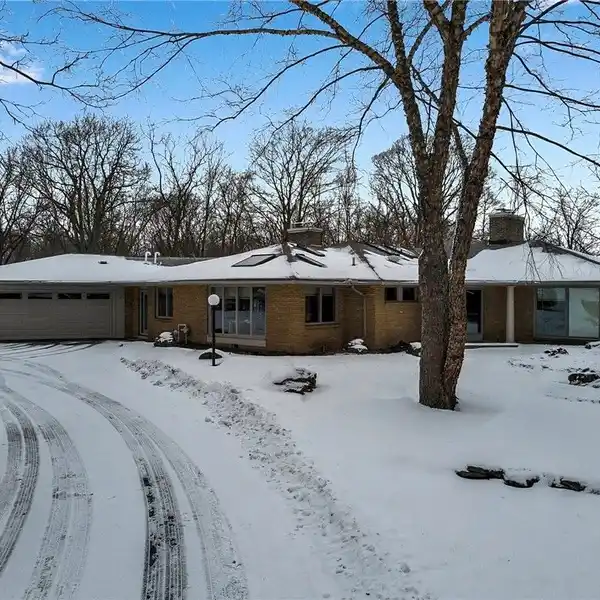 EXQUISITE FRANK LLOYD WRIGHT STYLE HOME