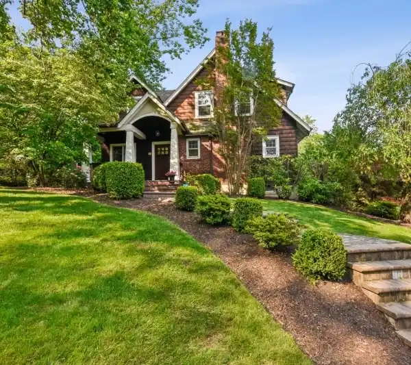 EXPANDED MOVE-IN READY COLONIAL
