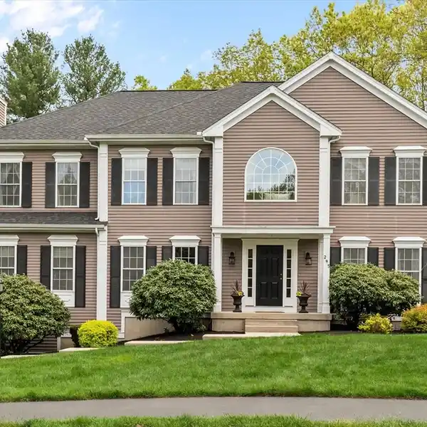GORGEOUS HOME IN A SPECIAL SETTING