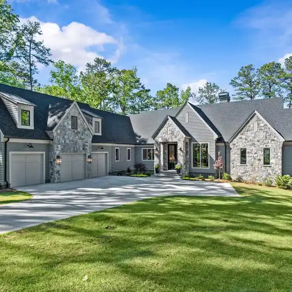 STUNNING NEW CONSTRUCTION ESTATE