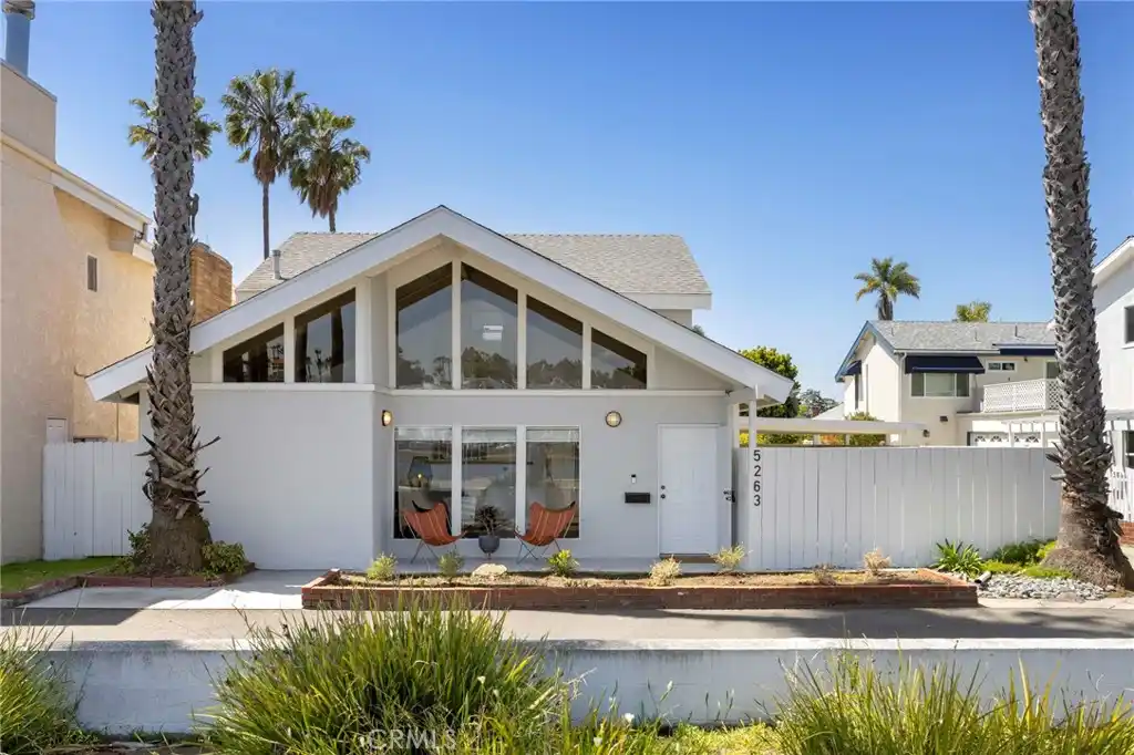Dreamy Coastal Cottage