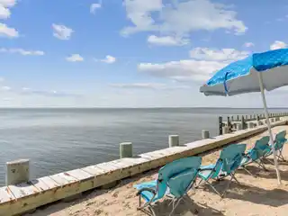 Stylish Beach Cottage with Stunning Water Views