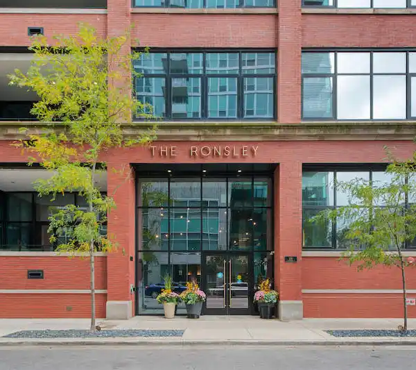 PRISTINE HOME IN THE PERFECT RESIDENTIAL POCKET OF RIVER NORTH.
