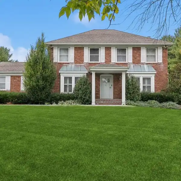 GORGEOUS COLONIAL IN TIMBER RIDGE