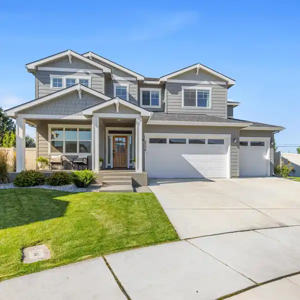 SPACIOUS HOME FULL OF UPGRADES