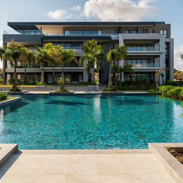 LUXURY ISLAND PENTHOUSE WITH EXPANSIVE TERRACE AND PRIVACY