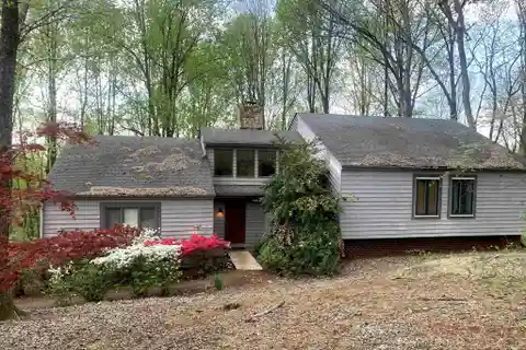 Unique Mountainside Setting in Desirable Ashcroft