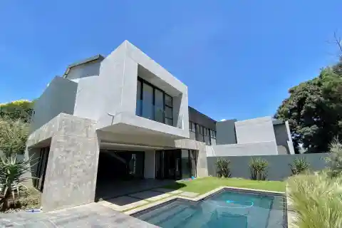 Expansive Contemporary Family Residence