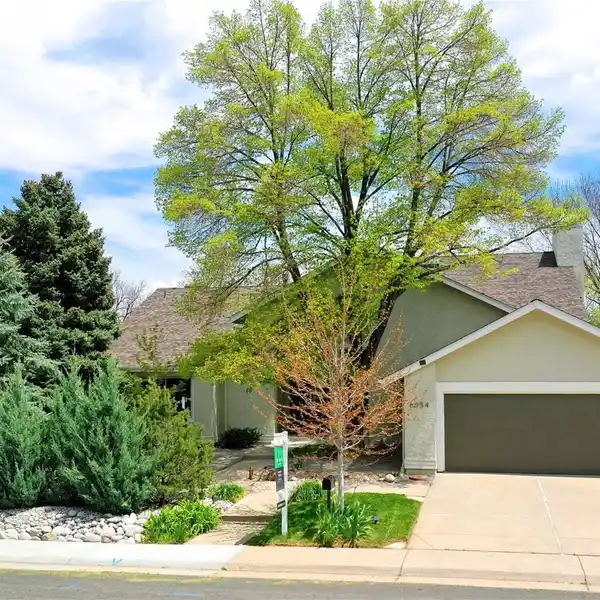 RECENTLY RENOVATED HOME IN THE SUNDANCE VALLEY COMMUNITY