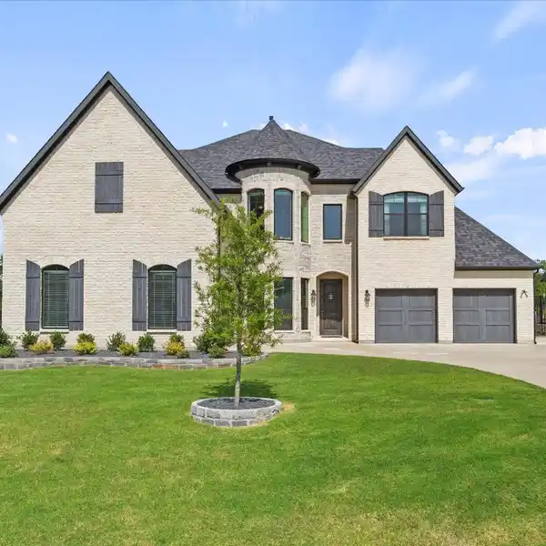 LUXURIOUS WINDSOR HOME WITH FOUR-CAR GARAGE