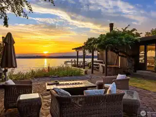 Prime Kirkland Waterfront