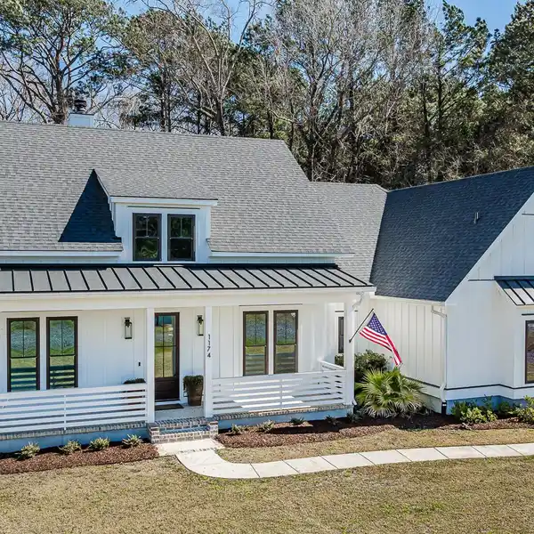 CUSTOM CRAFTSMANSHIP MEETS MODERN GREEN LIVING
