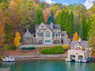 Lakefront Designer's Showplace