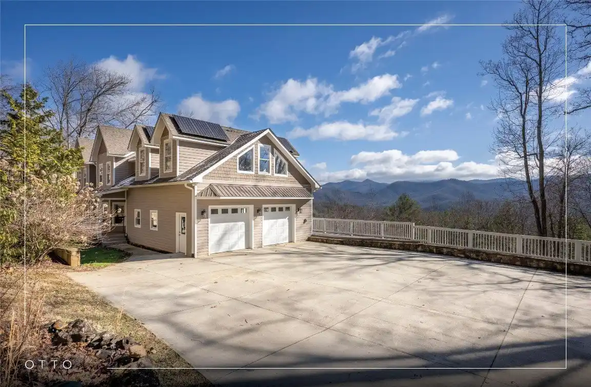 Expansive Mountain Retreat