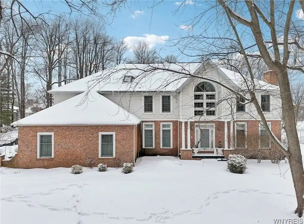 East Amherst Estate Home on Park-like Property