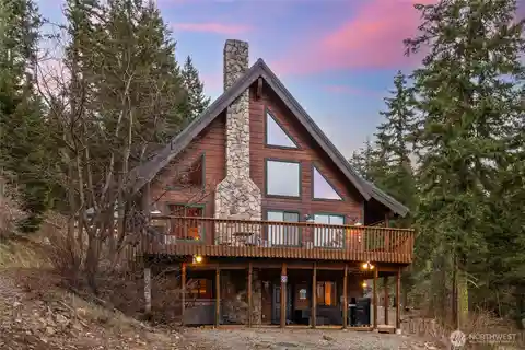 Picturesque Custom Lodge Above Lake Cle Elum