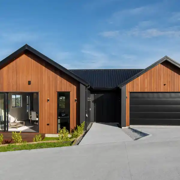 BEAUTIFULLY CRAFTED SINGLE-LEVEL FAMILY HOME