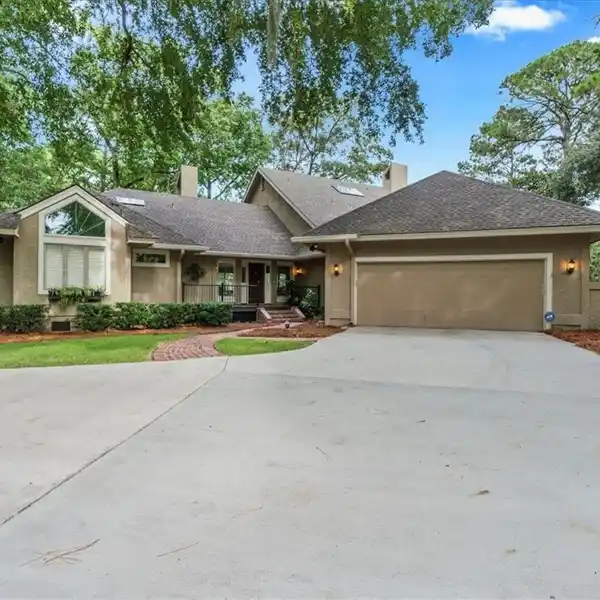 BEAUTIFULLY UPDATED HOME IN LONG COVE