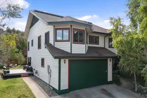 Mountain Living with In-Town Conveniences